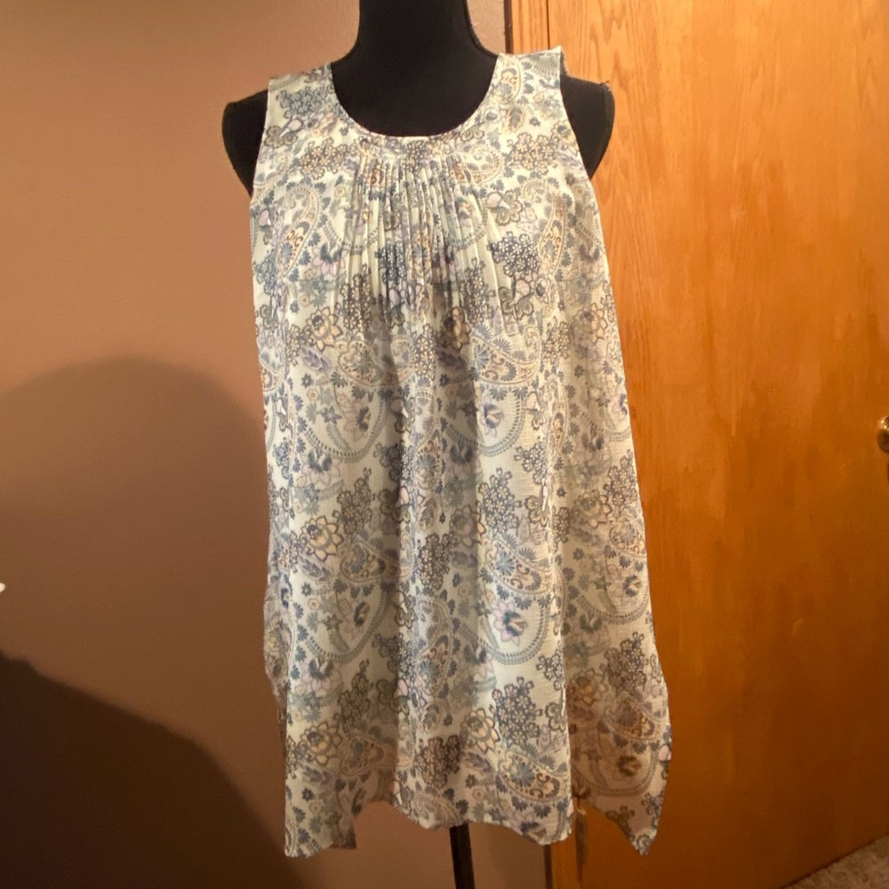 Tunic top—soft green Paisley print—Size M